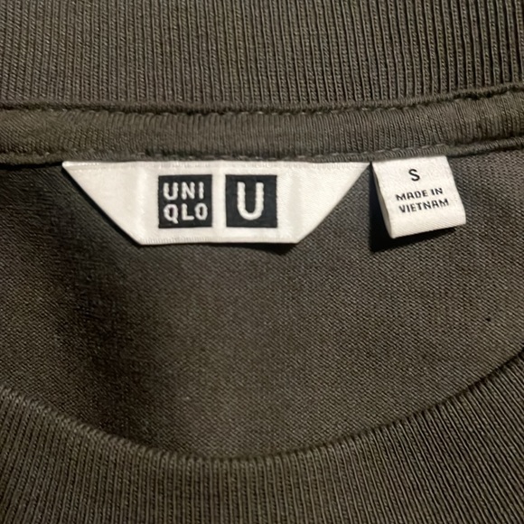 Uniqlo Long Sleeve Sweater (S) - Picture 2 of 5